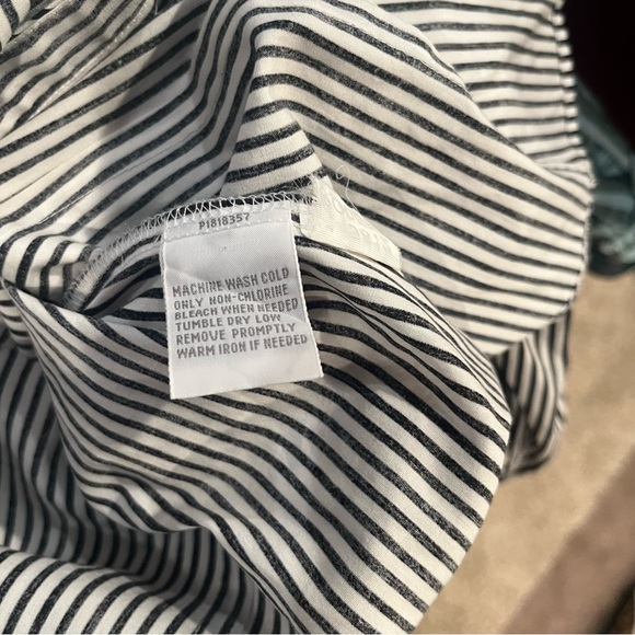 Foxcroft wrinkle free long sleeve fitted blouse. Women’s size Large, - Picture 7 of 7